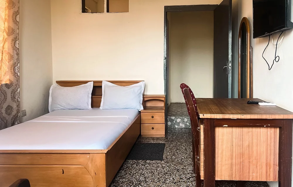 Hotel Christiansborg Basic Room Image